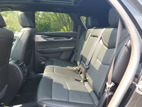 Used 2024 Cadillac XT5 Premium Luxury w/ Technology Package AWD/4WD image 8