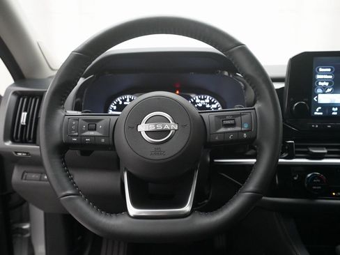 Used 2025 Nissan Pathfinder SL w/ SL Premium Package image 4