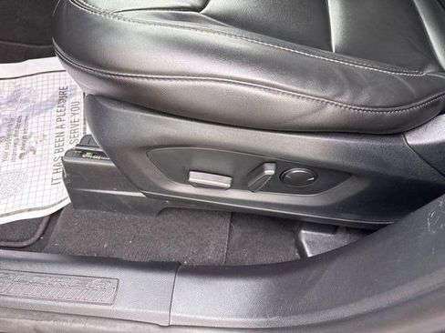 Used 2022 Ford Explorer XLT w/ Equipment Group 202A image 12