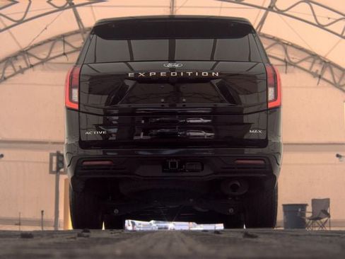 Used 2025 Ford Expedition Max Active AWD/4WD image 7