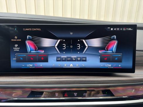 Used 2023 BMW i7 xDrive60 w/ Executive Package 2 AWD/4WD image 29