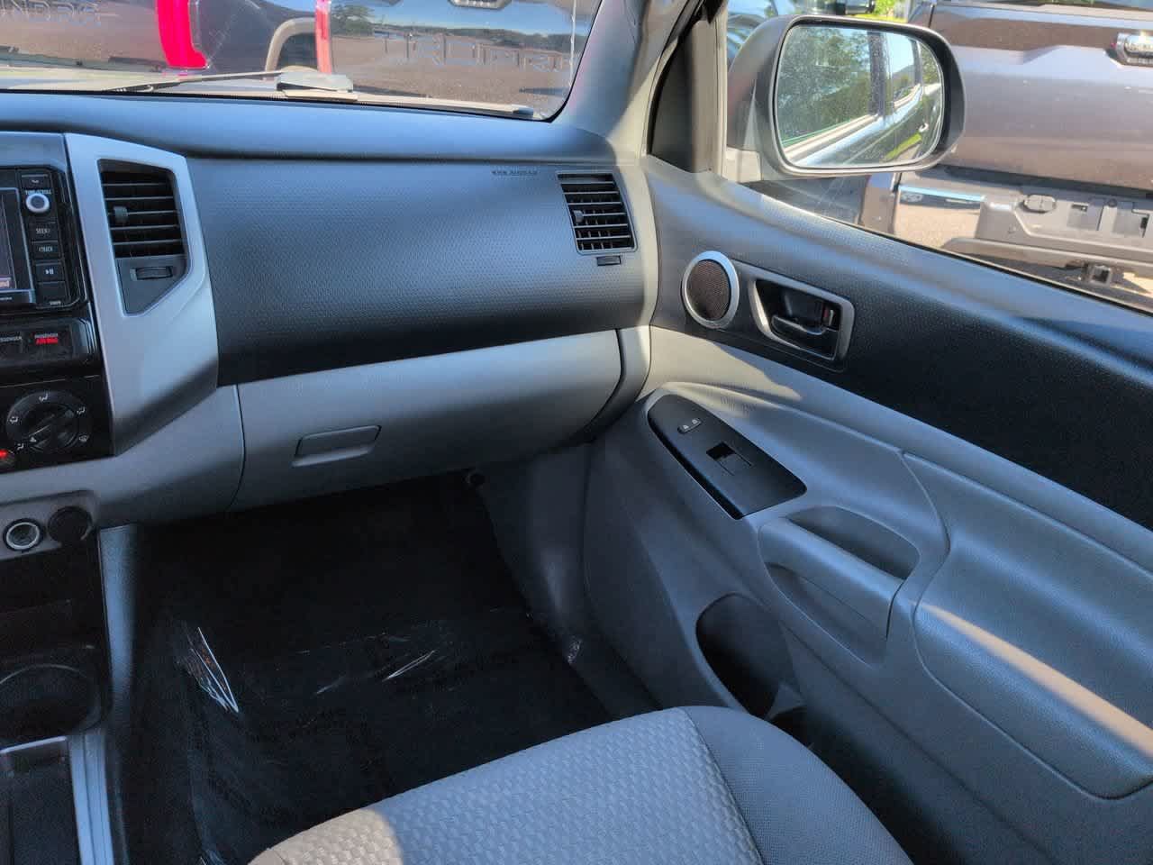 Used 2015 Toyota Tacoma PreRunner w/ SR5 Package RWD image 16