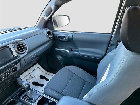 Used 2017 Toyota Tacoma TRD Sport image 24