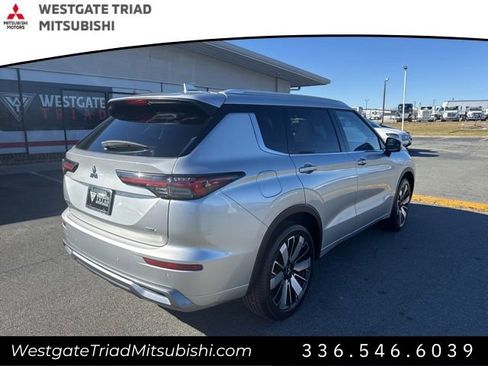 New 2026 Mitsubishi Outlander SEL FWD image 10