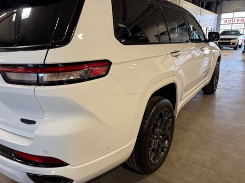 Used 2023 Jeep Grand Cherokee L Summit w/ Advanced Protech Group IV image 23