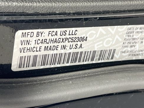 Used 2023 Jeep Grand Cherokee Laredo AWD/4WD image 29