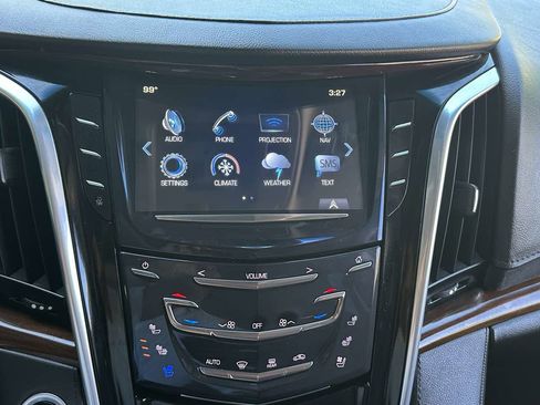 Used 2019 Cadillac Escalade ESV Luxury AWD/4WD image 22