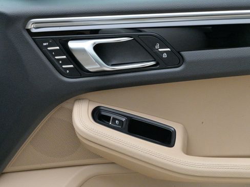 Used 2020 Porsche Macan image 56