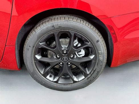 New 2026 Chrysler Pacifica Limited w/ Uconnect Theater Family Group image 17