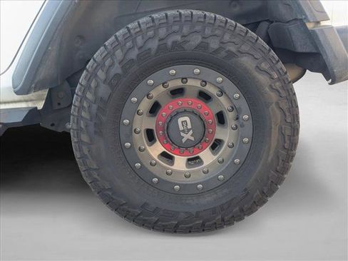 Used 2019 Jeep Wrangler Unlimited Rubicon w/ Cold Weather Group image 9