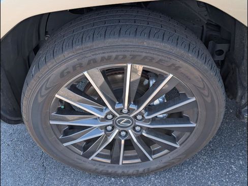 Used 2024 Lexus GX 550 w/ Accessory Package (31) AWD/4WD image 9