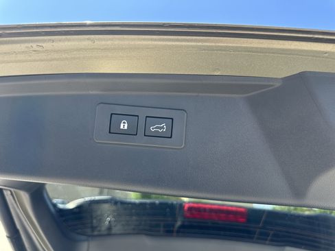 Used 2025 Subaru Outback Limited AWD/4WD image 11