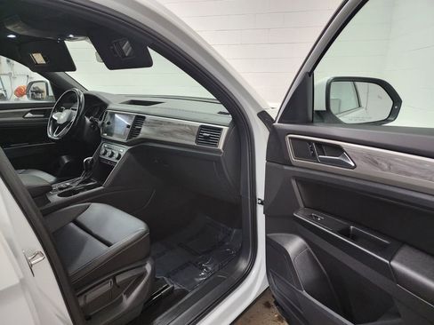 Used 2020 Volkswagen Atlas Cross Sport SE AWD/4WD image 30