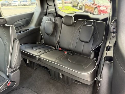 New 2026 Chrysler Pacifica Limited image 16