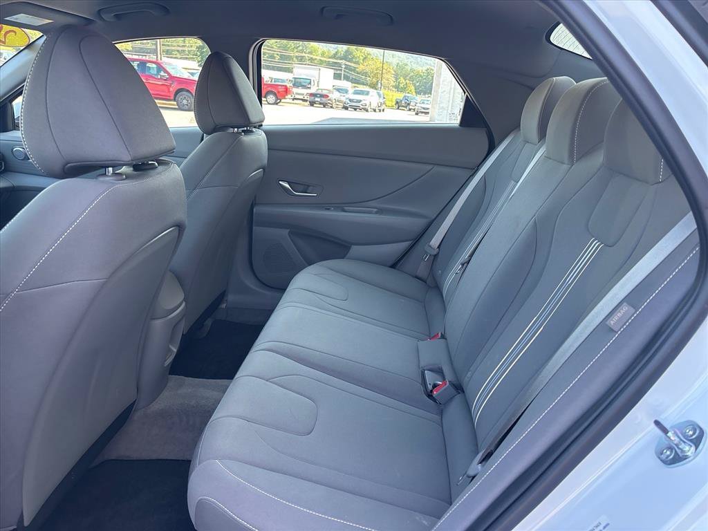 Used 2025 Hyundai Elantra Hybrid FWD image 10
