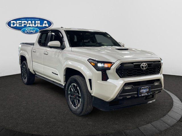 Used 2024 Toyota Tacoma TRD Sport w/ TRD Sport Premium Package AWD/4WD image 9