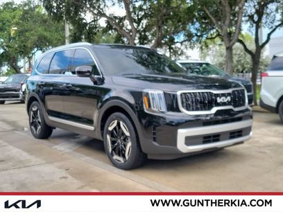Certified 2025 Kia Telluride EX w/ EX Captain's Chair Package