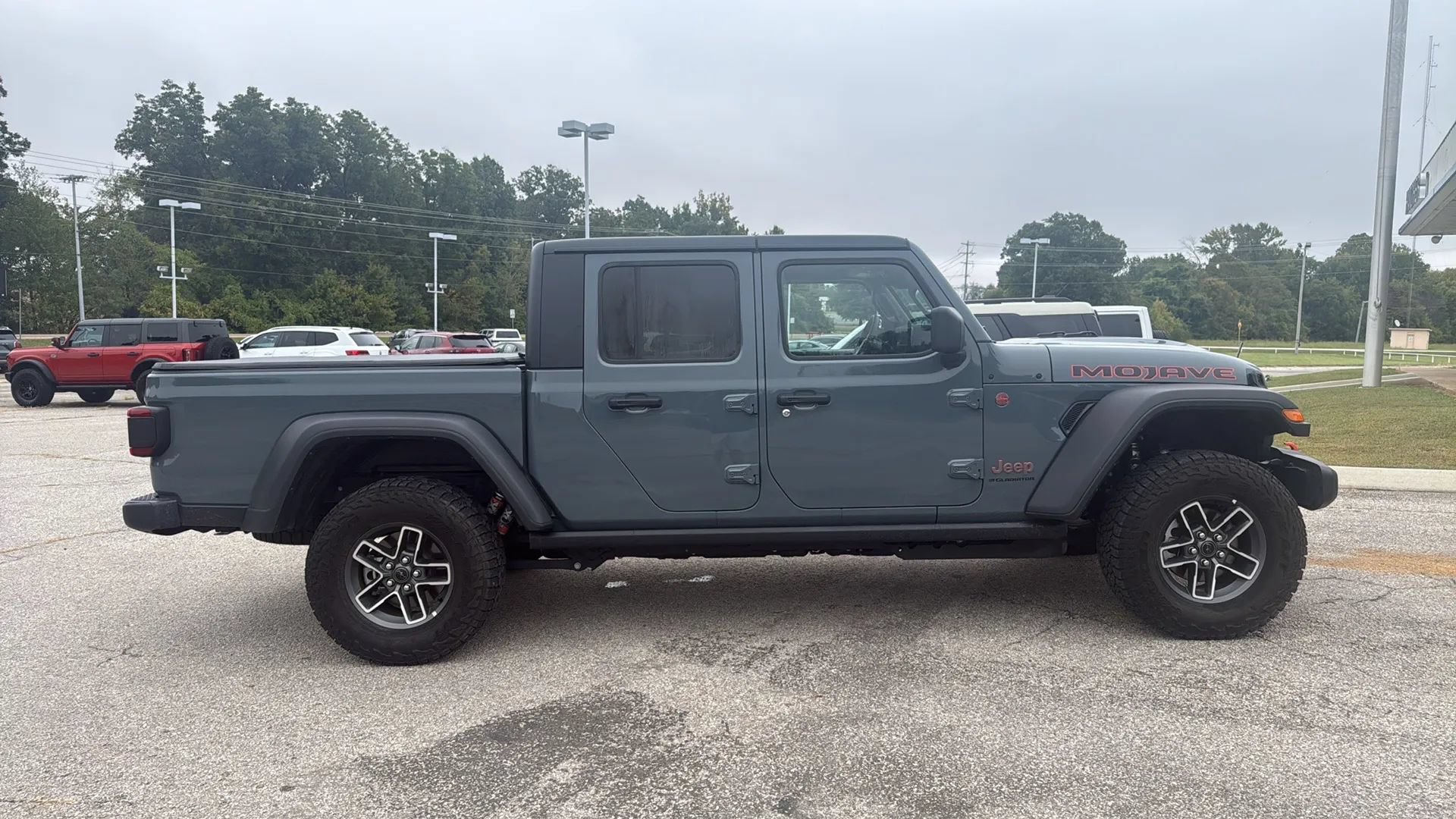 Used 2026 Jeep Gladiator Mojave AWD/4WD image 6