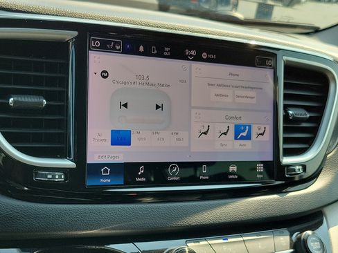 Used 2024 Chrysler Pacifica Touring-L FWD image 27