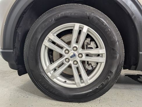 Used 2021 Ford Explorer XLT RWD image 9