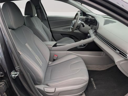 Used 2023 Hyundai Elantra SEL w/ Convenience Package FWD image 10