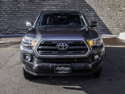 Used 2017 Toyota Tacoma SR5 image 3