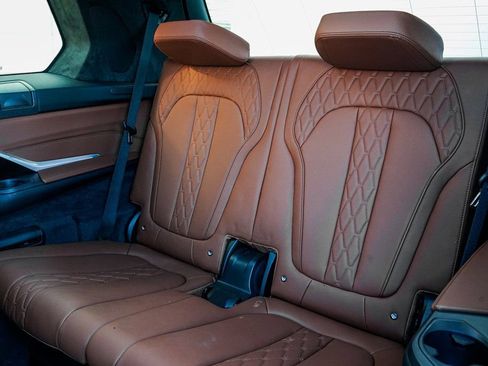 Used 2025 BMW X7 M60i image 22