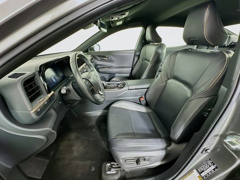 Used 2025 Toyota Crown XLE image 13