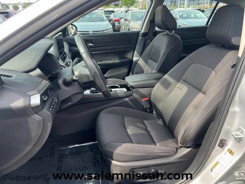 Certified 2024 Nissan Altima 2.5 SV w/ SV Premium Package AWD/4WD image 9