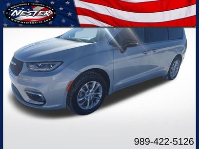 New 2026 Chrysler Pacifica Select