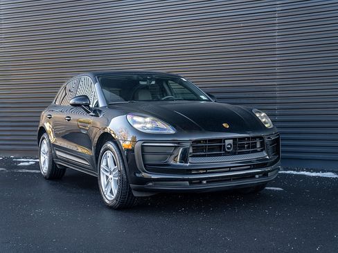 Certified 2025 Porsche Macan AWD/4WD image 26