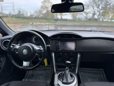 Used 2018 Toyota 86 RWD image 15