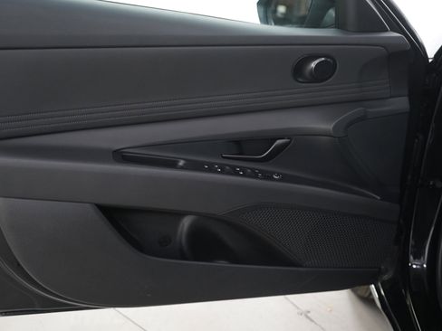 Certified 2025 Hyundai Elantra Sport image 17