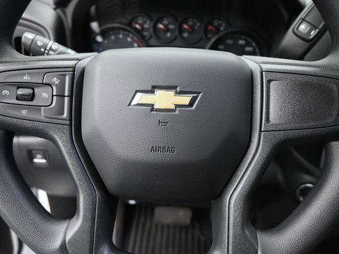 Used 2025 Chevrolet Silverado 1500 Custom image 14