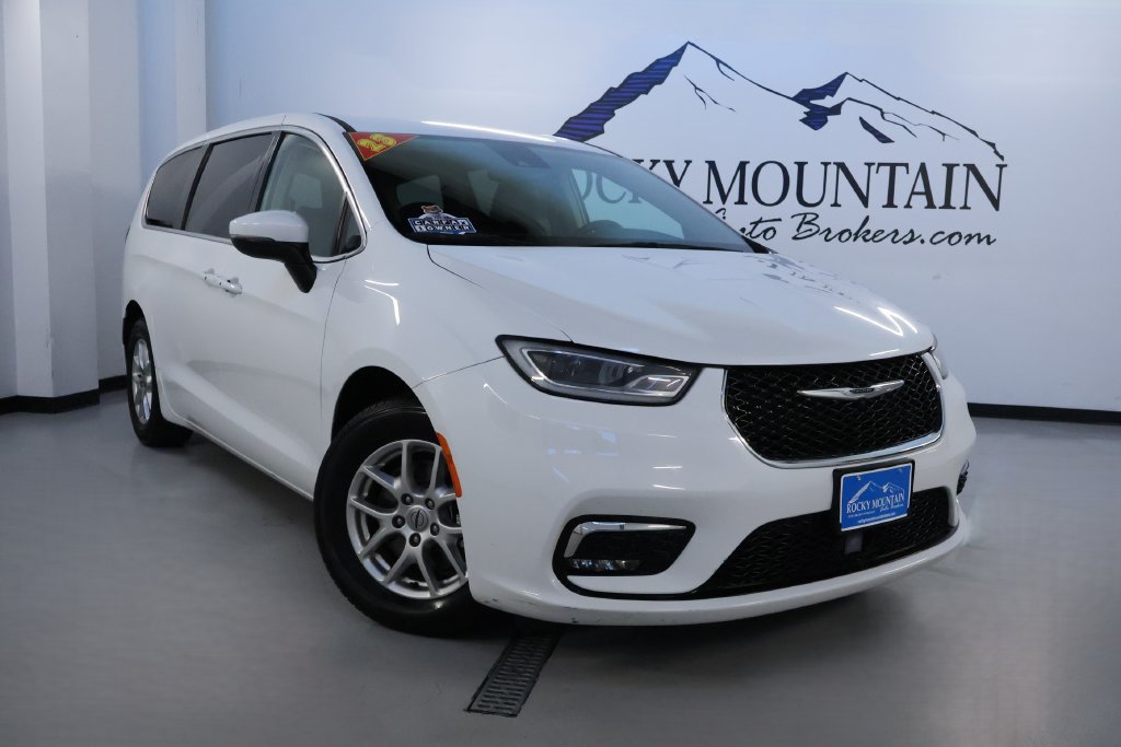 Used 2023 Chrysler Pacifica Touring-L FWD 360° Tour