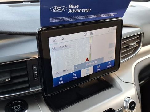Certified 2022 Ford Explorer XLT w/ Equipment Group 202A AWD/4WD image 24