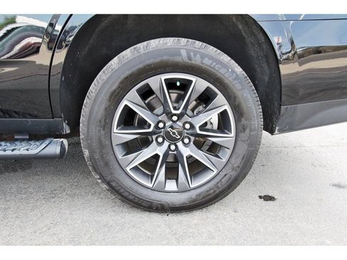 Used 2021 Chevrolet Tahoe Z71 w/ Z71 Signature Package AWD/4WD image 32