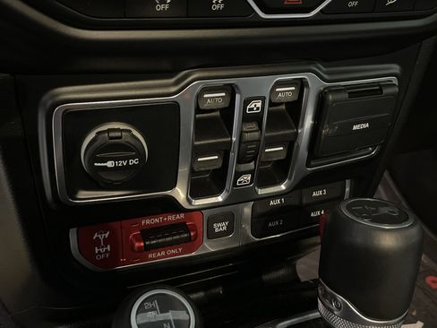 Used 2019 Jeep Wrangler Unlimited Rubicon AWD/4WD image 8