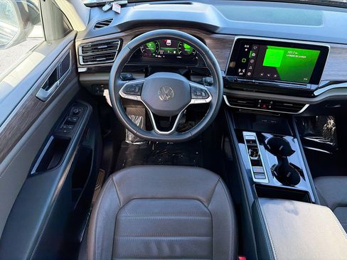 Used 2025 Volkswagen Atlas SEL image 16