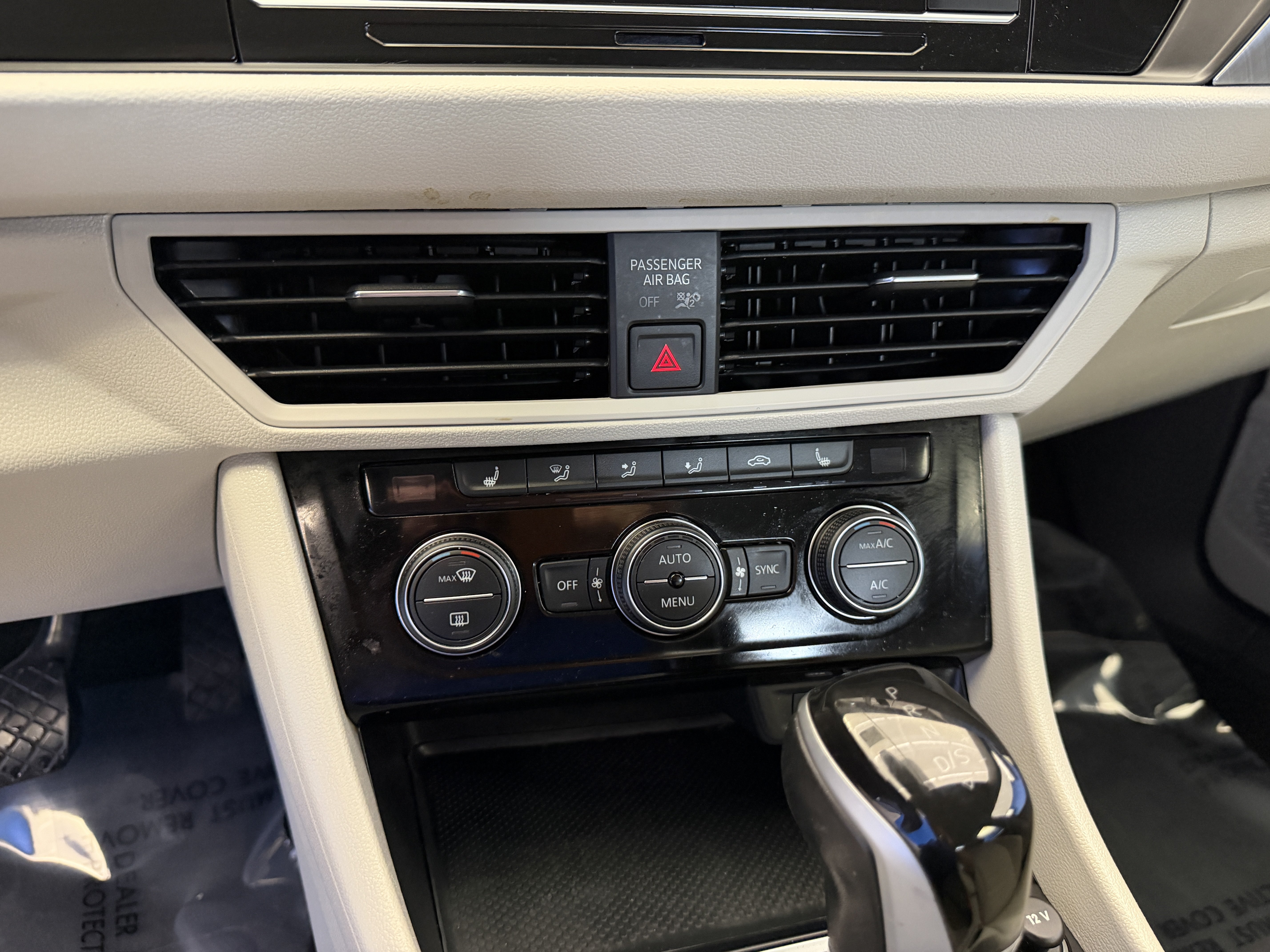 Used 2024 Volkswagen Jetta SE FWD image 20