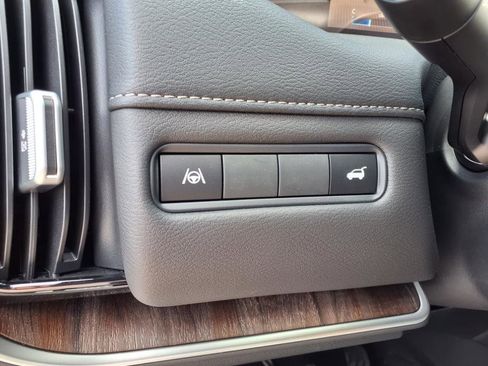 New 2025 Nissan Armada SL w/ Captain's Chari Seat Package image 16