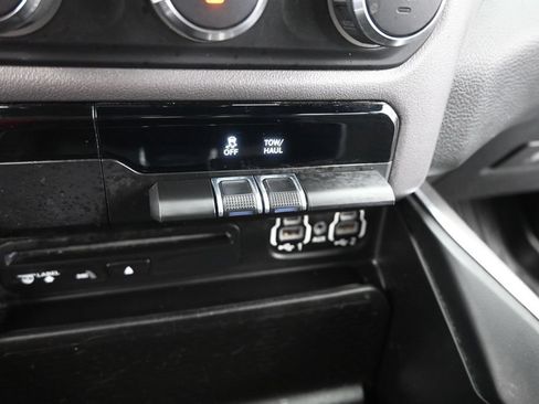 Used 2019 RAM 1500 Big Horn AWD/4WD image 34