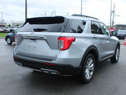 Used 2020 Ford Explorer XLT w/ Equipment Group 202A AWD/4WD image 35