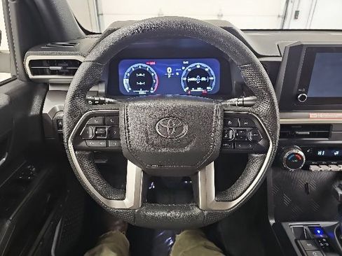 Certified 2025 Toyota Tacoma TRD Off-Road AWD/4WD image 18
