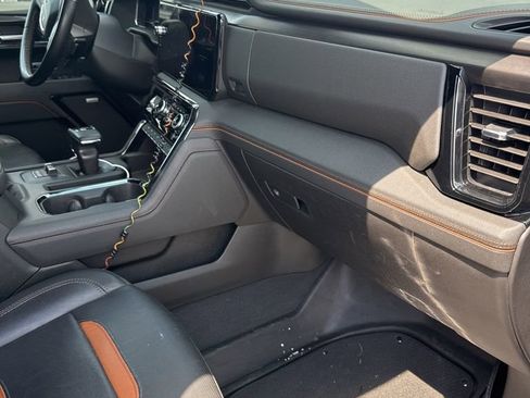 Used 2024 GMC Sierra 1500 AT4 w/ Technology Package image 5