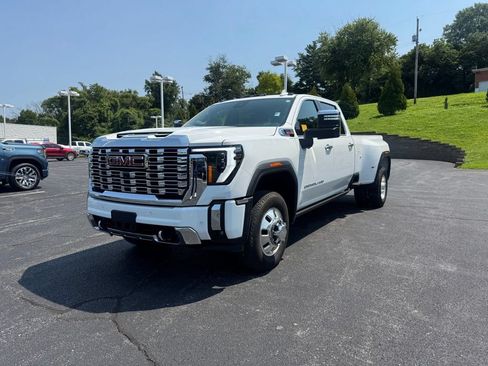 Used 2025 GMC Sierra 3500 Denali w/ Denali Reserve Package AWD/4WD image 1