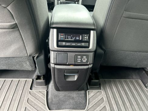 Used 2023 Subaru Ascent Premium w/ Convenience Package AWD/4WD image 25