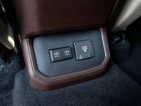 Used 2020 Toyota Highlander Limited AWD/4WD image 40