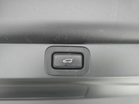 Certified 2023 Land Rover Range Rover SE image 13