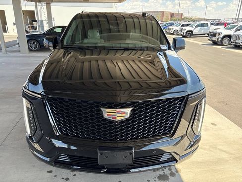 Used 2025 Cadillac Escalade Sport Platinum AWD/4WD image 10